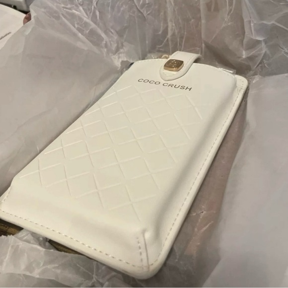 Chanel Coco Crush Smartphone Card Holder
Novelty Crossbody Pouch - Picture 5 of 8